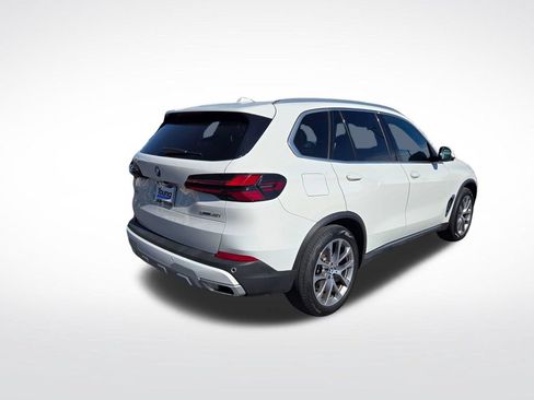 Used 2024 BMW X5 xDrive40i w/ Premium Package AWD/4WD image 3