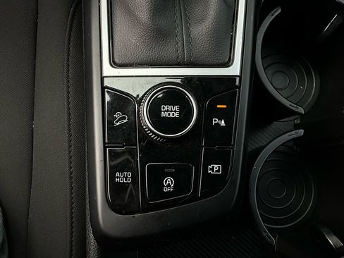 Used 2025 Kia Sportage LX image 21