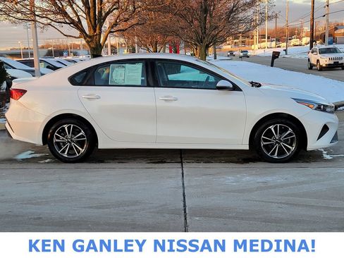 Used 2023 Kia Forte LXS w/ LXS Technology Package image 2