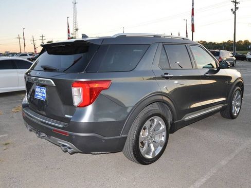 Used 2020 Ford Explorer Platinum w/ Premium Technology Package image 5