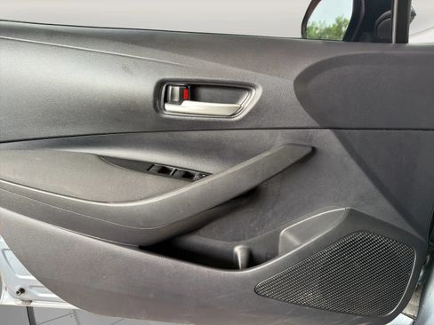 Used 2020 Toyota Corolla LE FWD image 12
