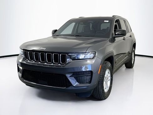 Used 2023 Jeep Grand Cherokee Laredo RWD image 1