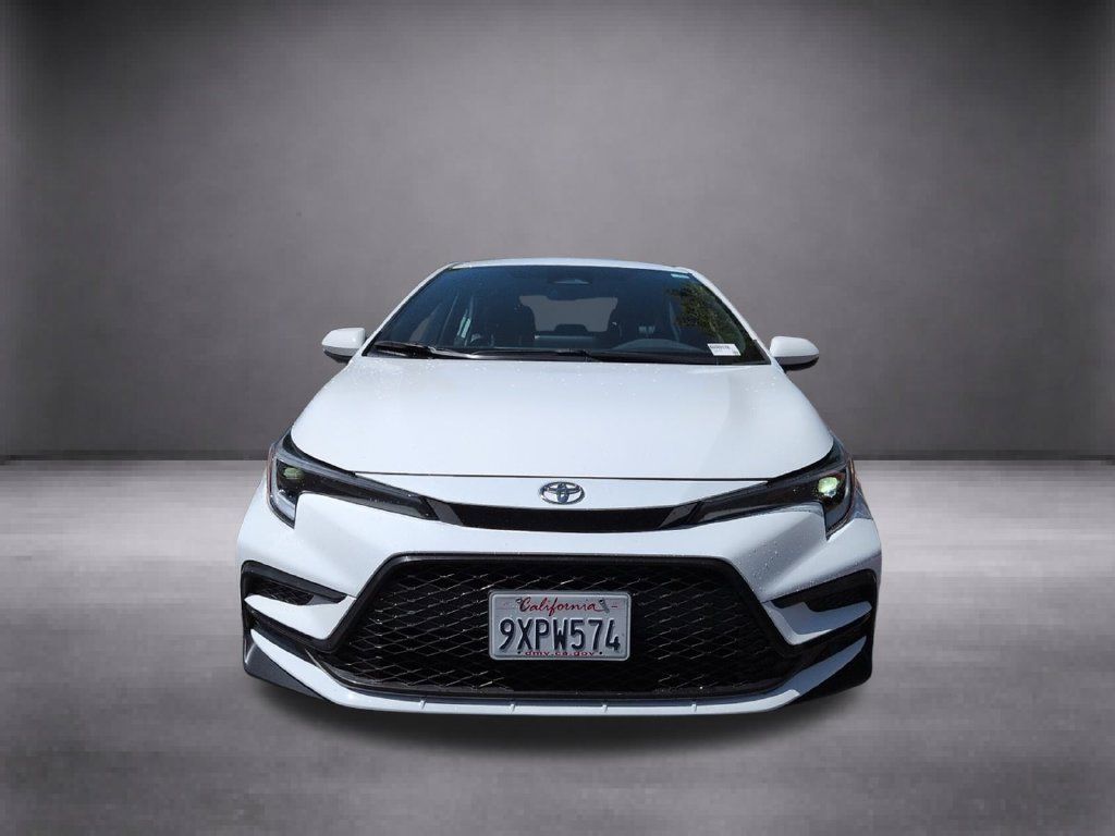 Used 2026 Toyota Corolla SE FWD image 3