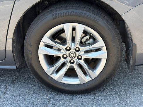 Used 2025 Toyota Sienna Limited AWD/4WD image 21
