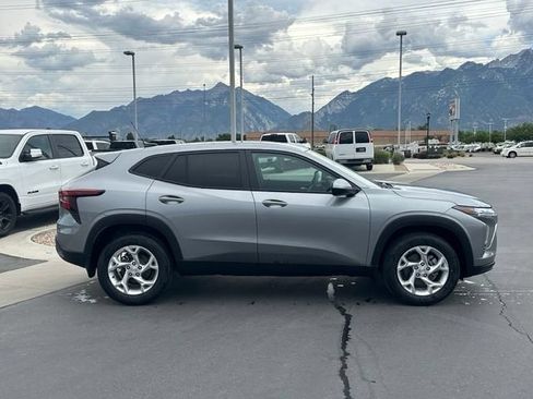 New 2026 Chevrolet Trax LS w/ LS Convenience Package FWD image 8