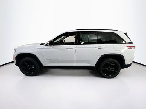 Used 2022 Jeep Grand Cherokee Altitude image 8