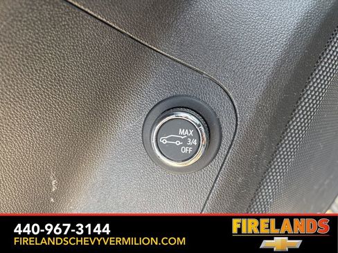 Used 2023 GMC Acadia SLT w/ Technology Package image 12