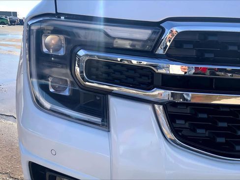 Used 2025 Ford Ranger Lariat w/ Chrome Accent Package image 27