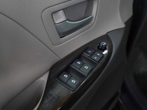 Used 2017 Toyota Sienna XLE image 23