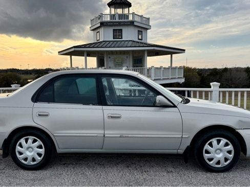 Used 2001 Toyota Corolla LE image 4