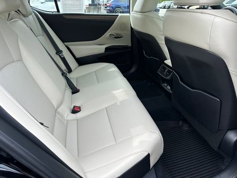 Used 2024 Lexus ES 350 w/ Premium Package image 34