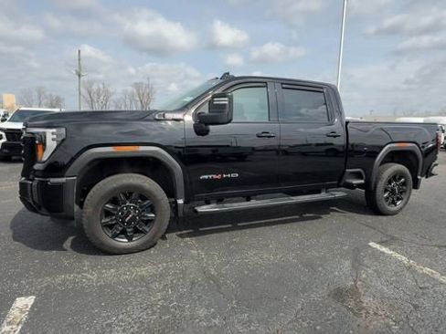 Used 2024 GMC Sierra 2500 AT4 w/ Technology Package AWD/4WD image 4