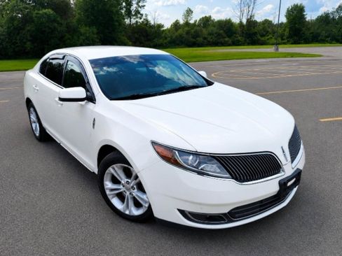 Used 2013 Lincoln MKS FWD image 3