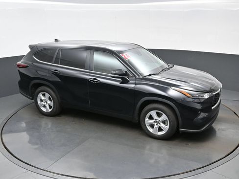 Used 2024 Toyota Highlander LE FWD image 41