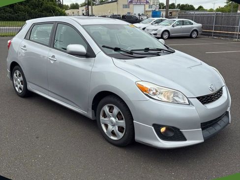 Used 2009 Toyota Matrix S FWD image 1