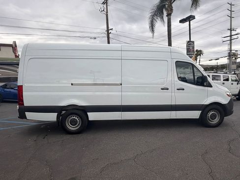 Used 2023 Mercedes-Benz Sprinter 2500 image 8