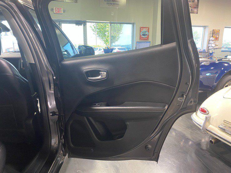 Used 2019 Jeep Compass Latitude w/ Popular Equipment Group AWD/4WD image 18