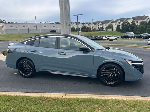 New 2026 Nissan Sentra SR w/ SR Premium Package FWD image 7