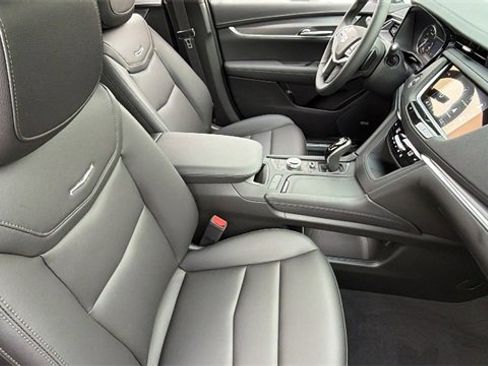 New 2026 Cadillac XT5 Luxury image 20
