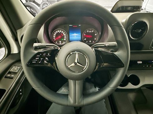 Used 2025 Mercedes-Benz Sprinter 2500 image 10