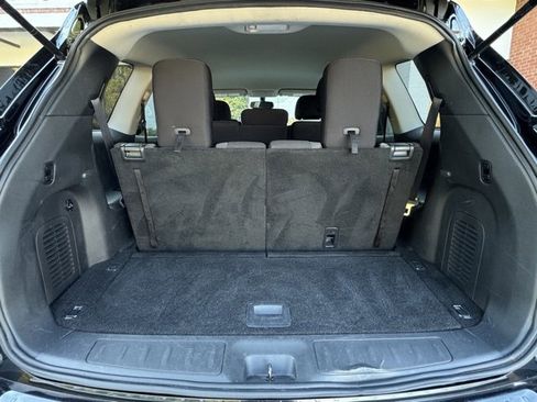 Used 2018 Nissan Pathfinder SV image 23