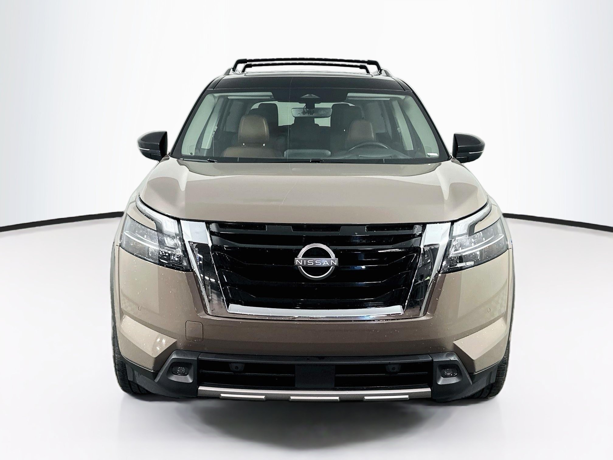 Used 2023 Nissan Pathfinder Platinum w/ Cargo Package AWD/4WD image 2