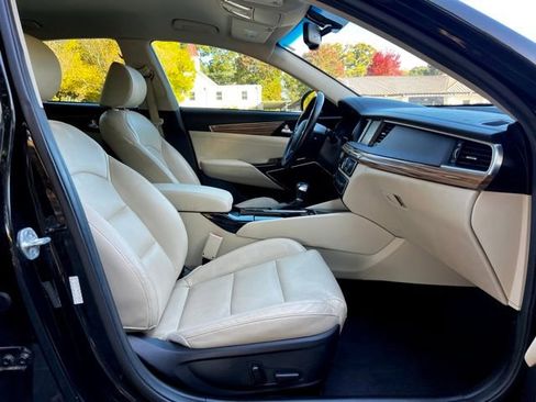 Used 2019 Kia Cadenza Premium FWD image 27