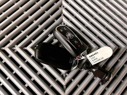 Used 2023 Buick Encore GX Essence w/ Experience Buick Package image 9