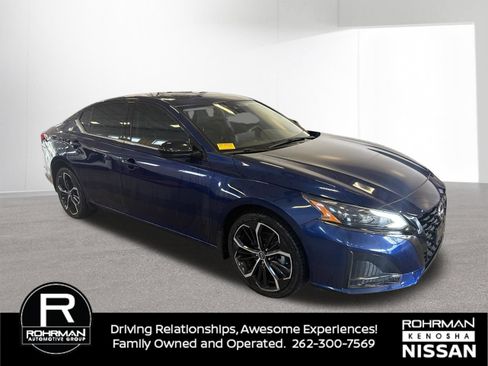 Used 2023 Nissan Altima 2.5 SR w/ SR Premium Package AWD/4WD image 9