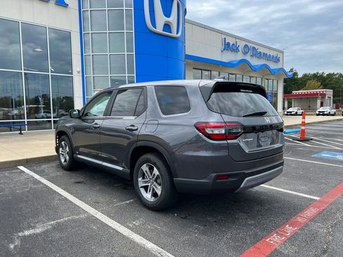 New 2025 Honda Pilot EX-L image 3