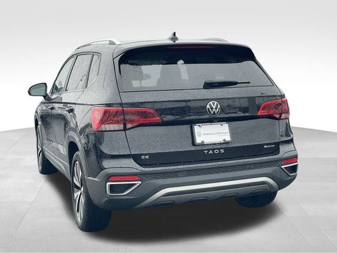 Certified 2022 Volkswagen Taos SE w/ Panoramic Sunroof Package image 5