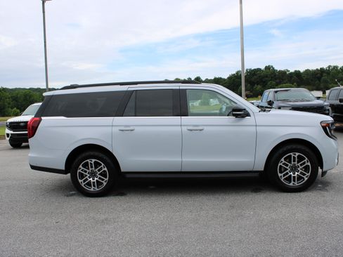 Used 2025 Ford Expedition Max Active AWD/4WD image 5
