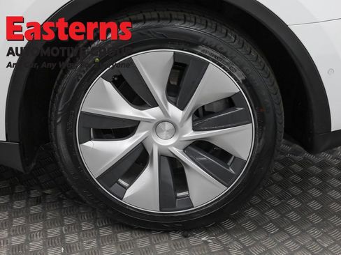 Used 2021 Tesla Model Y Long Range image 30