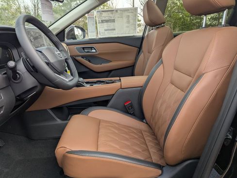 Used 2023 Nissan Rogue SV image 37