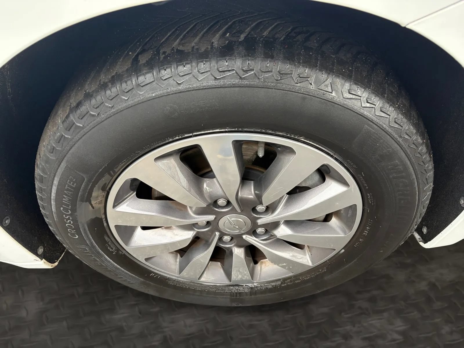 Used 2019 Chrysler Pacifica Touring-L Plus w/ Advanced Safetytec Group FWD image 39