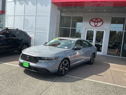 Used 2024 Honda Accord Sport image 1
