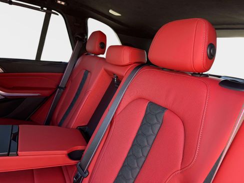 Used 2025 BMW X5 M Competition w/ Executive Package image 29