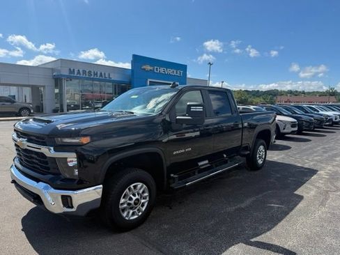 Used 2025 Chevrolet Silverado 2500 LT w/ Convenience Package AWD/4WD image 3