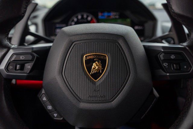 Used 2015 Lamborghini Huracan LP 610-4 AWD/4WD image 28