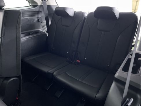 Used 2024 Kia Sorento S image 22