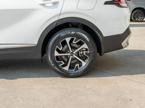 Certified 2025 Kia Sportage EX w/ EX Premium Package AWD/4WD image 30