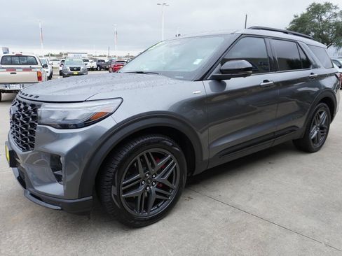 Certified 2025 Ford Explorer ST-Line w/ Premium Package image 3