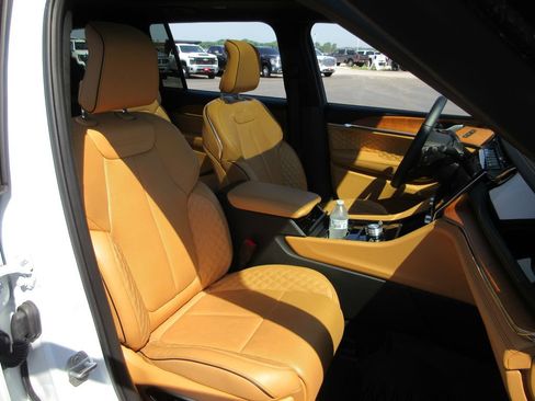 Used 2025 Jeep Grand Cherokee L Summit AWD/4WD image 25