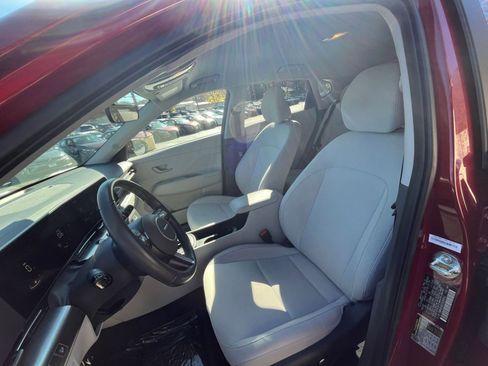 Used 2025 Hyundai Kona SEL image 32