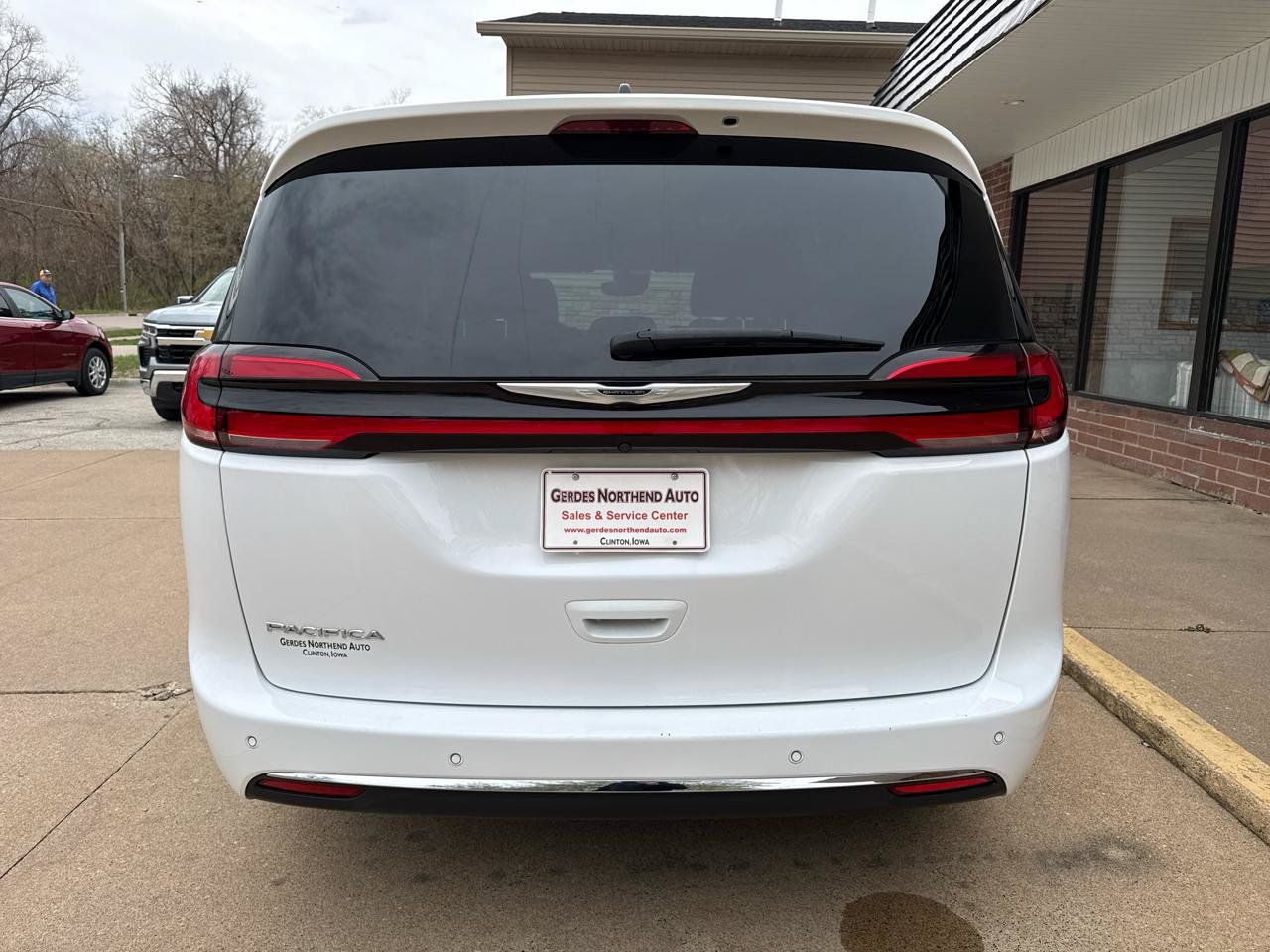 Used 2025 Chrysler Pacifica Select FWD image 27