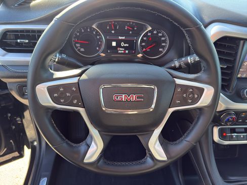 Certified 2023 GMC Acadia SLT w/ Preferred Package image 17