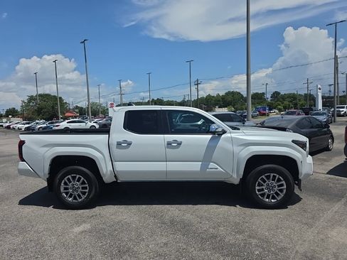 Used 2024 Toyota Tacoma Limited w/ Limited Package (LT) AWD/4WD image 4