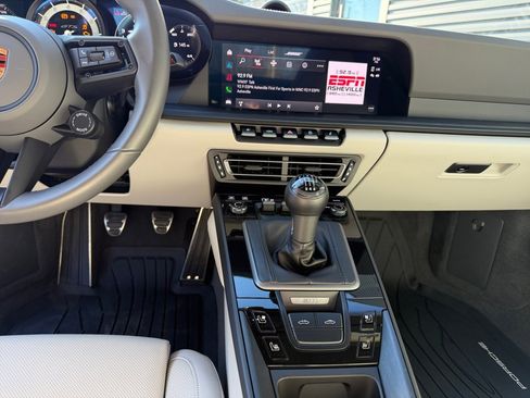 Certified 2022 Porsche 911 Targa 4S image 16