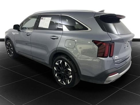 Used 2025 Kia Sorento EX FWD image 3