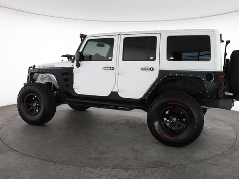 Used 2017 Jeep Wrangler Unlimited Rubicon w/ Connectivity Group AWD/4WD image 8